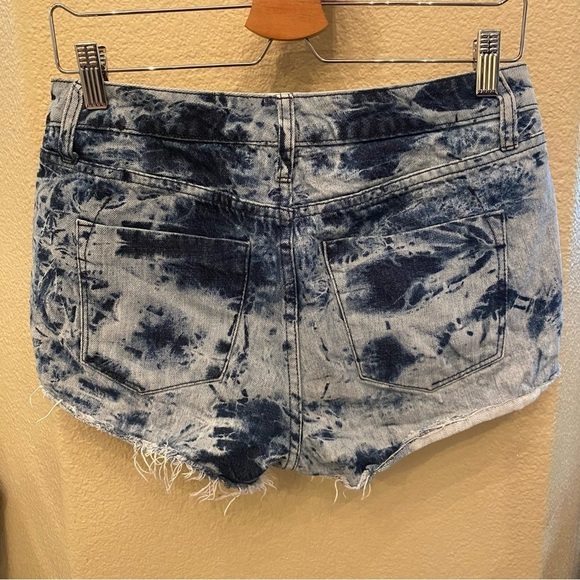 MOSSIMO Women Blue Tie Dye Raw Frayed Hem Jean Shorts Size 15” Waist - Picture 3 of 6